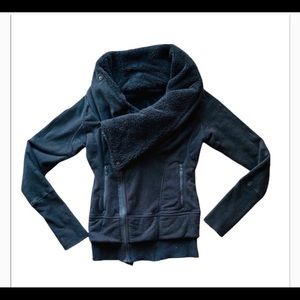 Lululemon ‘off the mat’ Sherpa fleece